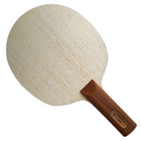 Der Materialspezialist Defensor - Holz leicht schräg aufgenommen