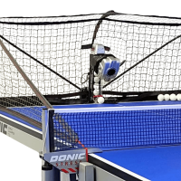 Donic Robo Pong 3050 XL - leicht aus dem Winkel fotografierte Aufnahme des Roboters